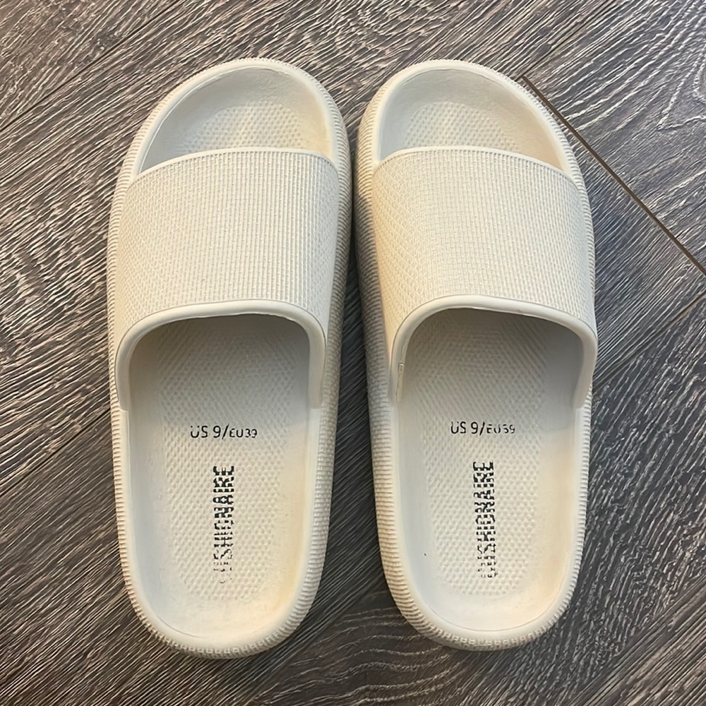 Cushion slides size 9 women’s